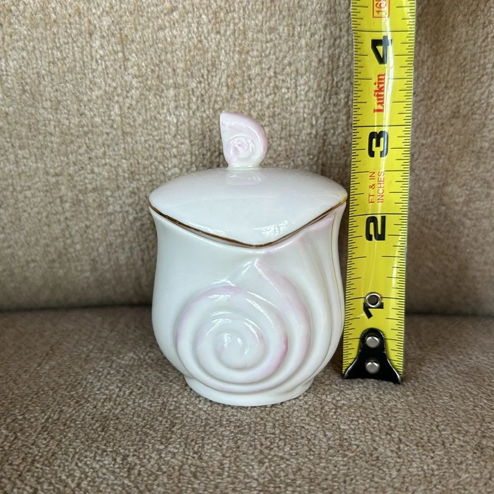 BELLEEK 2001 Nautilus Shell Trinket Box with “Belleek in Retrospect” Gold trim